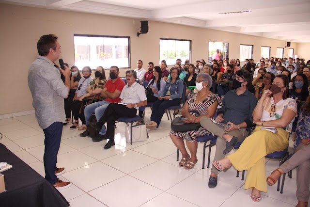 AUDITOR DO TCE-PE DEBATE GOVERNANÇA ORÇAMENTÁRIA MUNICIPAL NO SÉTIMO DIA DO SIMPÓSIO DA ADMINISTRAÇÃO PÚBLICA 