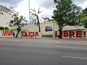 Inscrição numa das principais ruas do bairro do Vedado, em Havana - Viva Cuba Libre - Cuba é mesmo como dizem?