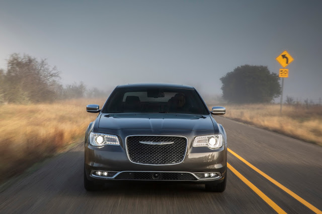 2015 Chrysler 300C Platinum front view