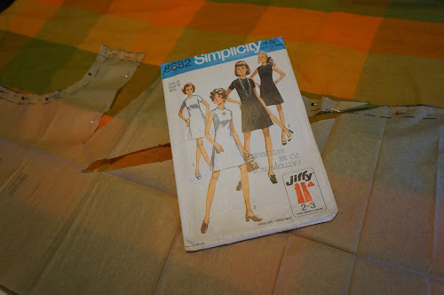 Simplicity 8682 - 1970 - A-line sleeveless dress 1970s 70s mod twiggy annees 70 retro vintage