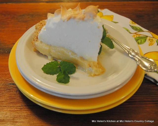 Retro Lemon Ice Box Pie With Nilla Wafer Crust at Miz Helen's Country Cottage