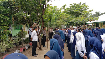 Wakapolsek Sipispis Pimpin Giat Police Goes To School di SMP N 2 Desa Sibarau