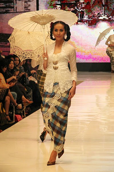 Kebaya Modern Encim - International Kebaya Batik Modern