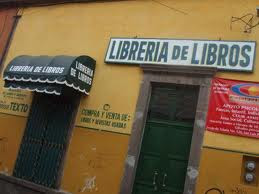 Meme de humor sobre el nombre de una librería