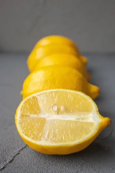 9 Health and Medicinal Benefits of Lemon Juice You Need to Know