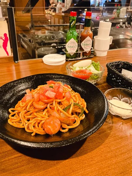 東京駅地下一階グランスタ東京のネオ喫茶『Depot（デポ）』東京ナポリタン