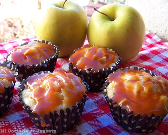 Muffins de Manzana con Salsa de Caramelo