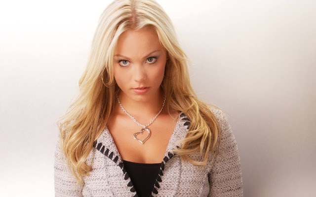 Laura Vandervoort glamour