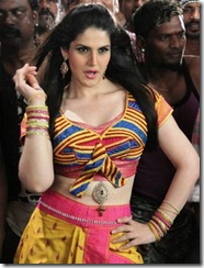 Zarine Khan Hot Stills at Naan Rajavaga Pogiren Shooting Spot