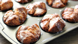 MINI MONKEY BREAD MUFFINS 