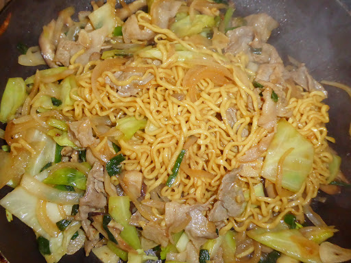 マルちゃん・昔ながらのみそラーメンを使って『焼ラーメン』を作る！