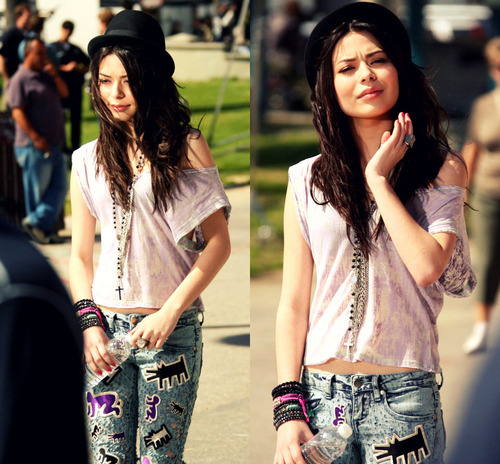 Miranda Cosgrove She's effin' hot Posted by ME at Saturday 