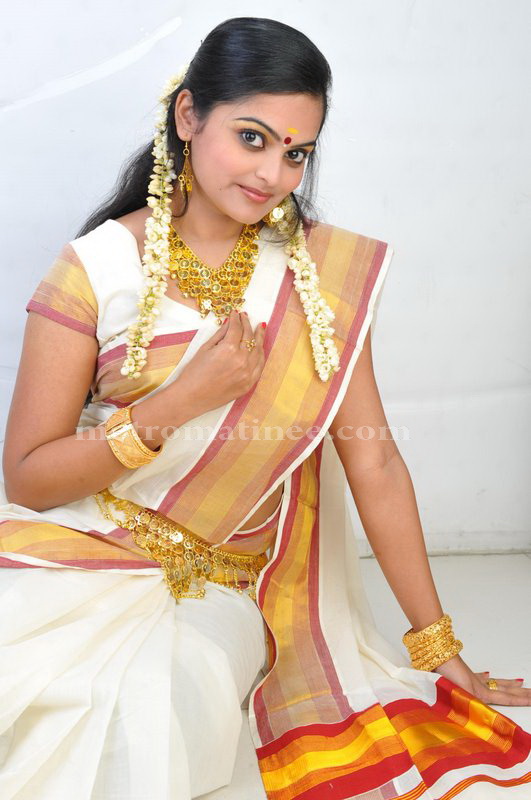 Vishnupriyahot malayalam new faceTV anchorcute snapssexy in saree outfithot exclusive gallery navel show