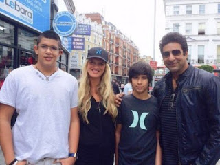 Wasim Akram, Biography, Profile, Age, Biodata, Family , Wife, Son, Daughter, Father, Mother, Children, Marriage Photos. 