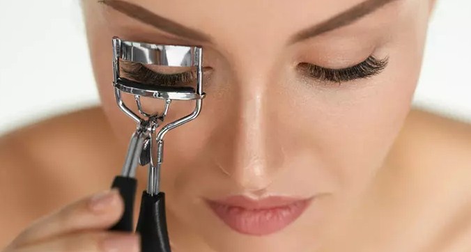 How To Apply Mascara Perfectly Like A Pro