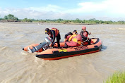  Tim SAR Cilacap Bantu Pencarian  Korban Tenggelam di Sungai Pekacangan Purbalingga.