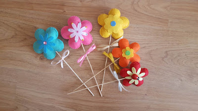 A bouquet of felt flowers