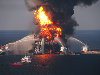 Deepwater Horizon oil platform on fire