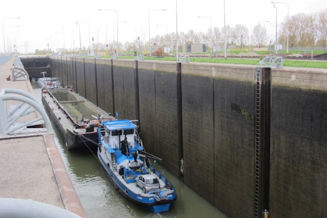 Maasbracht sluis