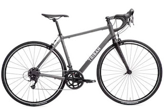 Bici da corsa Decathlon Triban RC120 di colore grigio