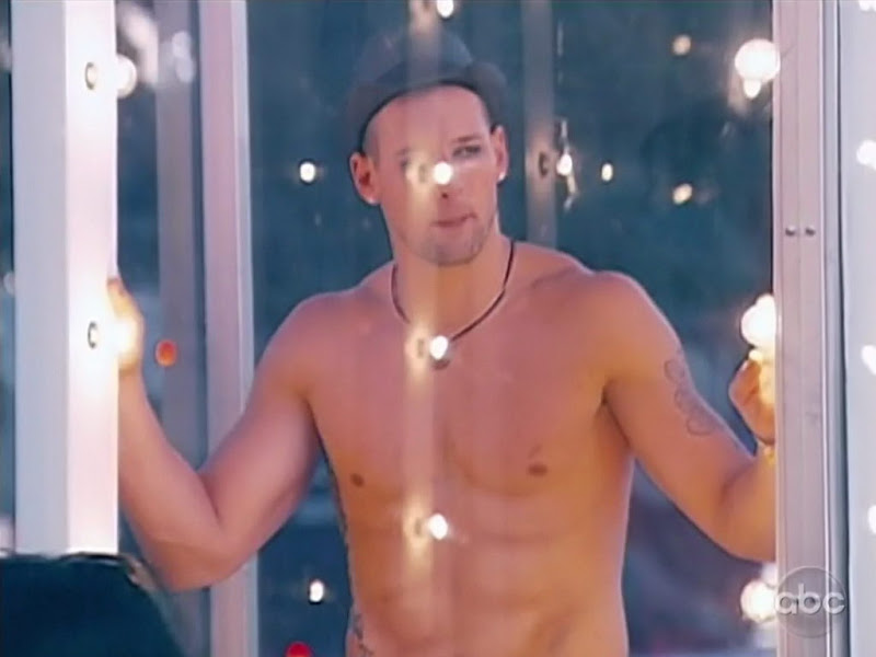 Taylor Bills Shirtless on True Beauty s2e01