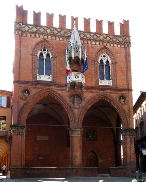 Palazzo della Mercanzia, Piazza della Mercanzia, Bologna