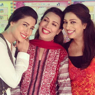 Mehwish Hayat With Mother and Sister