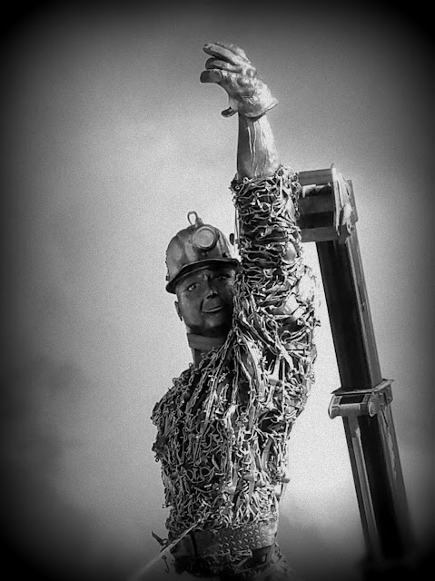 Estátua de homenagem ao Mineiro em Almodôvar