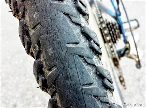 Service-av-Cykel-i-Vinter-Nya-Däck-Kedja