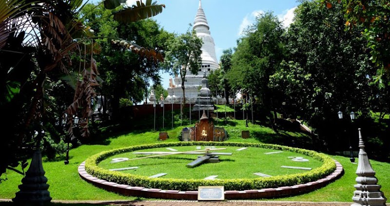 Wat Phnom Attractions