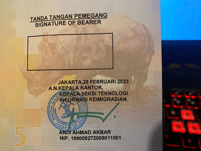 kolom tanda tangan di paspor