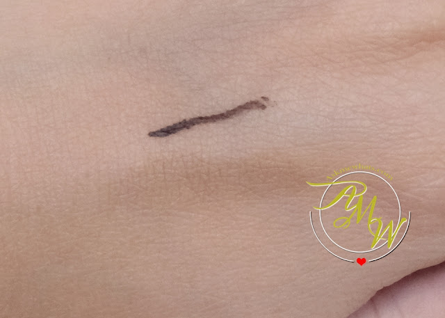 a photo of Mineral Fusion Liquid Mineral Eyeliner in VALLEY review