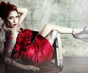 Artis bertatto banyak