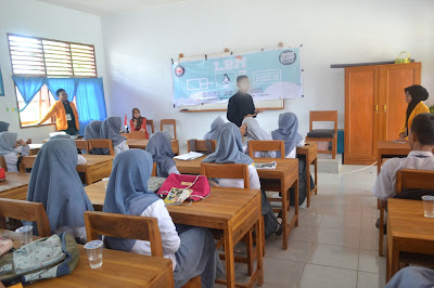 Siswa SMA N 3 Kendari belajar IT dan Linux