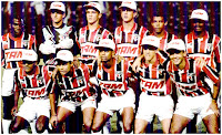 SAO PAULO F. C. Temporada 1994-95. Mona, Rogério Ceni, Nelson, Bordon, Ronaldo Luís y Vitor. Catê, Pereira, Denilson, Juninho y Caio. S. C. CORINTHIANS PAULISTA 3 SÃO PAULO F. C. 4 Resultado eliminatoria: SÃO PAULO F. C. 6 SC CORINTHIANS 6, se clasifica São Paulo en los penaltis. Viernes 02/12/1994, 21:30 horas (sábado 03/12/1994, 2:30 horas, hora española). Copa Conmebol, semifinal, partido de ida. São Paulo, Brasil, estadio Municipal Paulo Machado de Carvalho: 6.737 espectadores. GOLES: Branco, Casagrande, Marques, del Corinthians. Juninho (tres goles), Catê, de São Paulo.