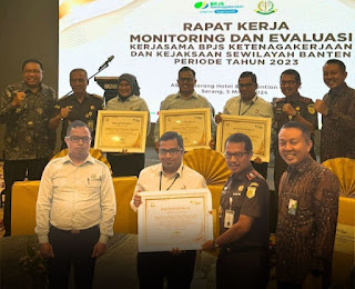 Kejari Kota Tangerang Raih Penghargaan Pemulihan Keuangan Negara Se-Banten 2023 Dalam Rakor