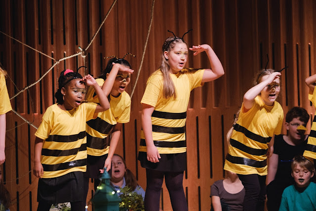 Opera North Children's Chorus perform The Spiders' Revenge (Photo Tom Arber)