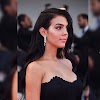 Saat Jadi Pelayan Toko Pacar Seksi Cristiano Ronaldo Digaji 27,8 Juta Rupiah