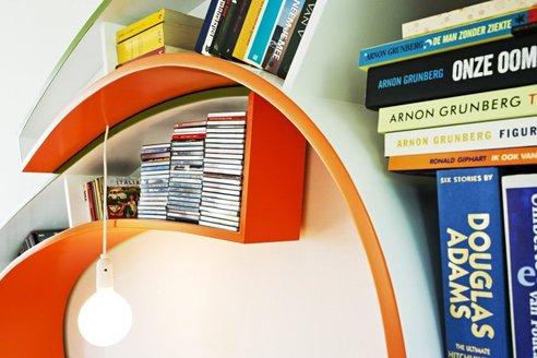 detalle de luz en libreria estanteria mueble