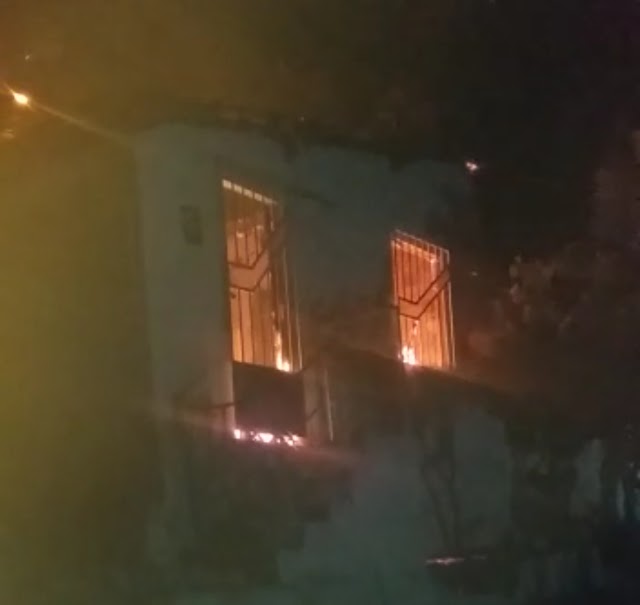 Família tem casa incendiada no Bairro da Caixa D'água em Jacobina 