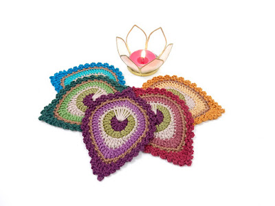 Peacock Feather Crochet Motif The Curio Crafts Room TheCurioCraftsRoom pattern Etsy Ravelry