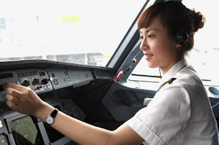wang zhi-qian,stewardess-turned pilot