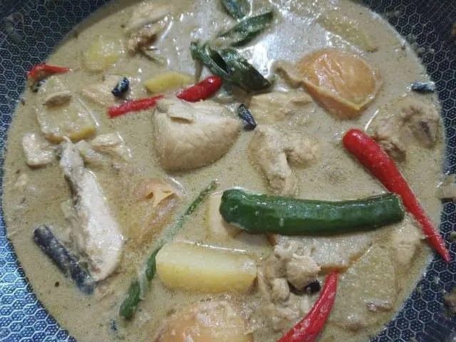 Ayam Masak Kurma Kermok Ayam