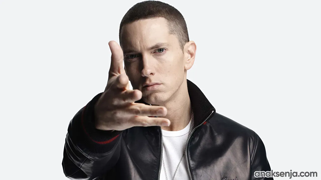 Arti dan Makna Sebenarnya di Balik Terjemahan Lagu Superman dari Eminem