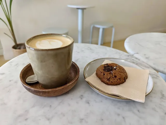 Flat White and cookie at Calmô Coffee Shop in Lisbon