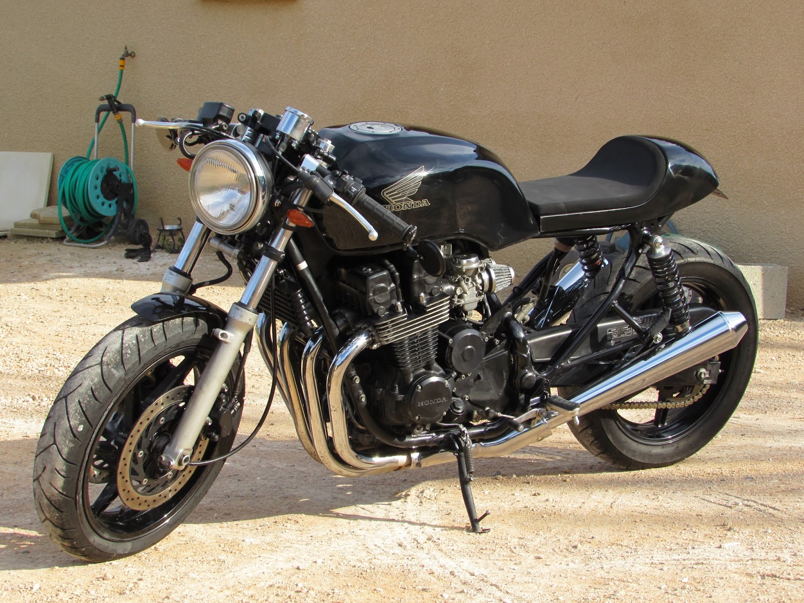 JRF Customs moto Black Cafe Racer CB  750 SEVEN FIFTY