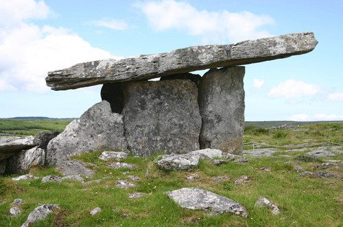 Situs Megalitik Perbedaan Menhir Dolmen Sarkofagus 