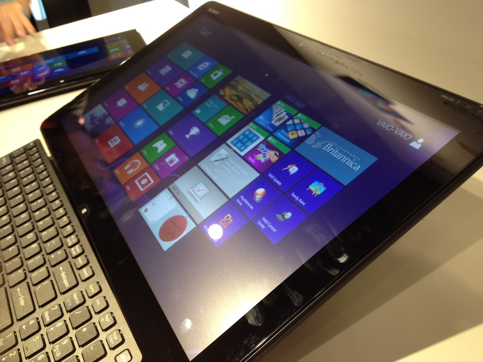 Sony Philippines launches Vaio Duo 11 and Tap 20 title=