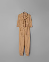 https://www.bershka.com/be/nl/dames/kleding/broekpakken/lange-jumpsuit-met-zakken-c1010193214p101596970.html?colorId=702