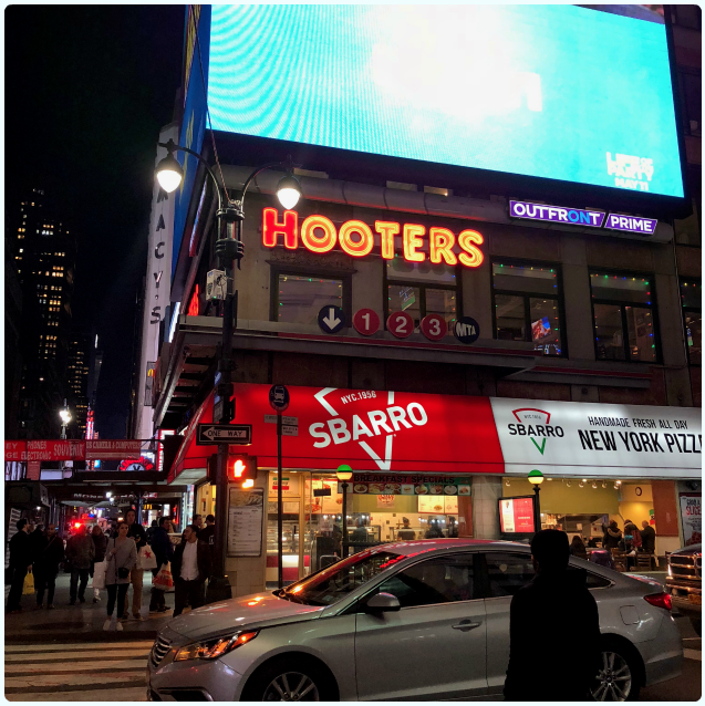 Hooters, New York